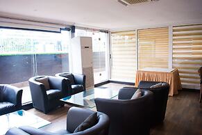 Atlantic Hotel And Suites
