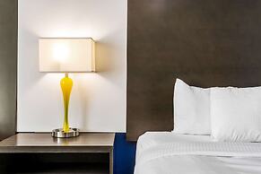 La Quinta Inn & Suites by Wyndham Odessa N. - Sienna Tower