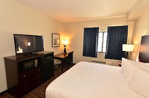Cobblestone Inn & Suites - Holstein