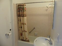 Wilshire Orange Hotel