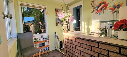 Mollymook Ocean View Motel Reward Long Stays - Over 18's Only