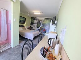 Mollymook Ocean View Motel Reward Long Stays - Over 18's Only