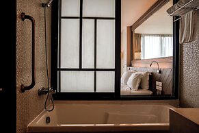 Art Mai Gallery Nimman Hotel