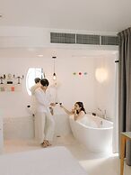 Art Mai Gallery Nimman Hotel