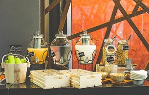 Art Mai Gallery Nimman Hotel