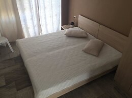 Alexandros Apartments