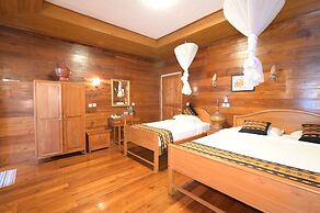 Golden Empress Hotel