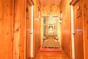 Golden Empress Hotel