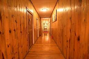 Golden Empress Hotel