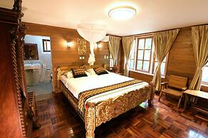 Golden Empress Hotel