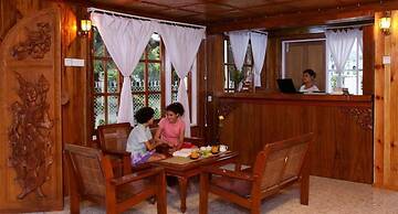 Golden Empress Hotel