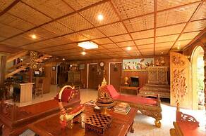 Golden Empress Hotel