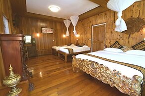 Golden Empress Hotel