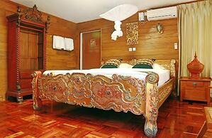 Golden Empress Hotel