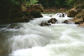 Golden Empress Hotel