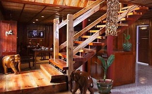 Golden Empress Hotel