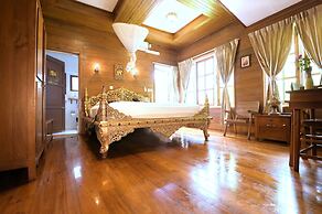 Golden Empress Hotel