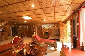 Golden Empress Hotel