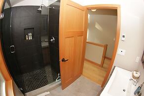 Black Bear Guesthouse