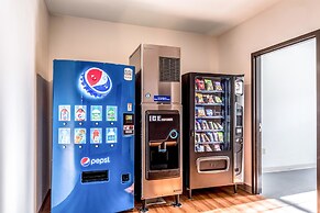 Motel 6 Jourdanton, TX