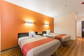 Motel 6 Jourdanton, TX