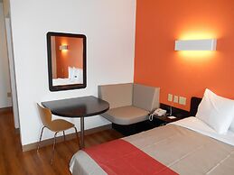 Motel 6 Jourdanton, TX