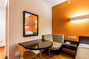 Motel 6 Jourdanton, TX