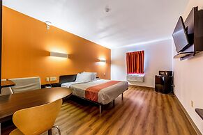 Motel 6 Jourdanton, TX