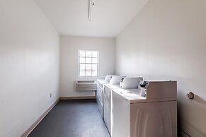 Motel 6 Jourdanton, TX