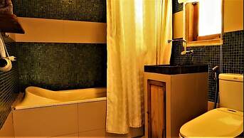 Breve Azurine Lagoon Retreat