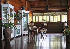 Breve Azurine Lagoon Retreat