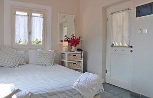 Zefiros Traditional Hotel