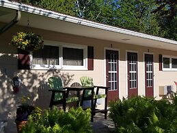 Square Rigger Harbor Motel