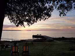 Square Rigger Harbor Motel