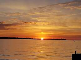 Square Rigger Harbor Motel