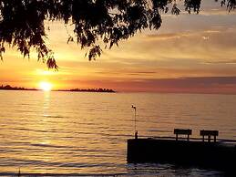 Square Rigger Harbor Motel