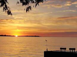 Square Rigger Harbor Motel