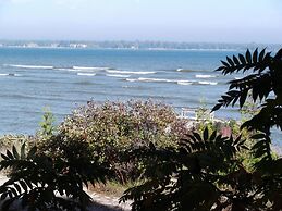 Square Rigger Harbor Motel