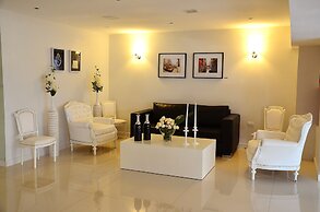 Le Parc Hotel & Suites