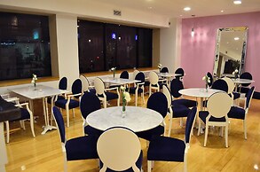 Le Parc Hotel & Suites