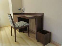 Le Parc Hotel & Suites