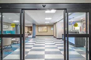 Holiday Inn Express & Suites Shawnee-Kansas City West by IHG