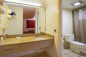 Motel 6 Brinkley, AR