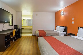 Motel 6 Brinkley, AR