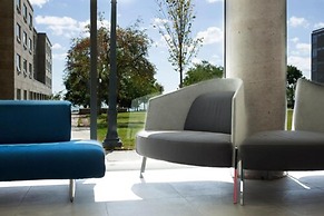 Queen's University - David C. Smith House - Campus Accommodation