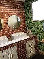 VX The Fifty - Hostel