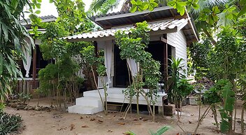 Haad Chao Phao Resort