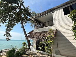 Haad Chao Phao Resort