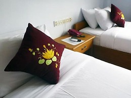 Golden Lotus Inle Hotel