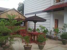 Golden Lotus Inle Hotel